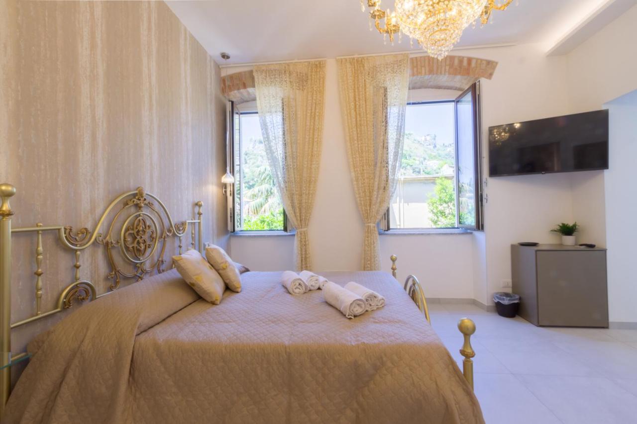 Villa Valverde Apartments E B&B タオルミーナ エクステリア 写真