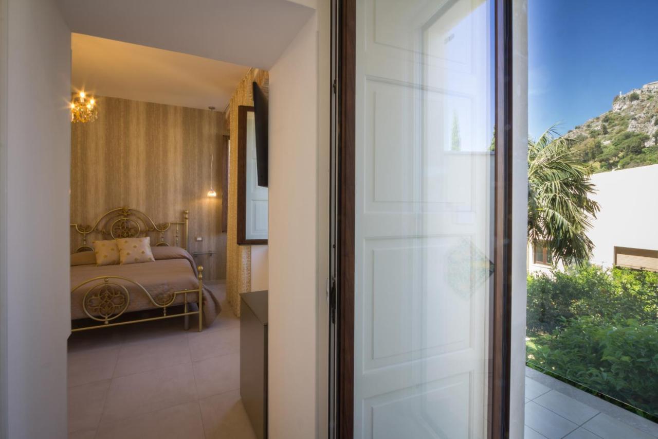 Villa Valverde Apartments E B&B タオルミーナ エクステリア 写真