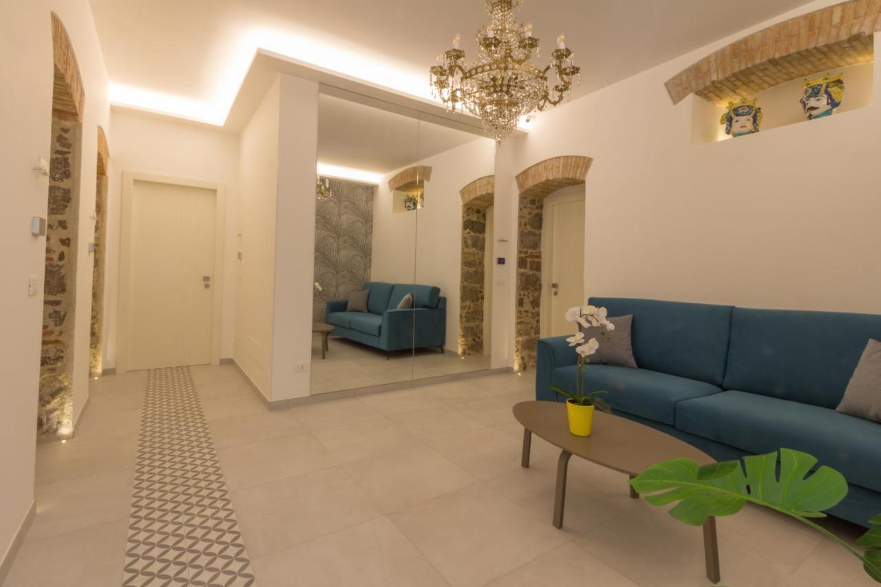 Villa Valverde Apartments E B&B タオルミーナ エクステリア 写真