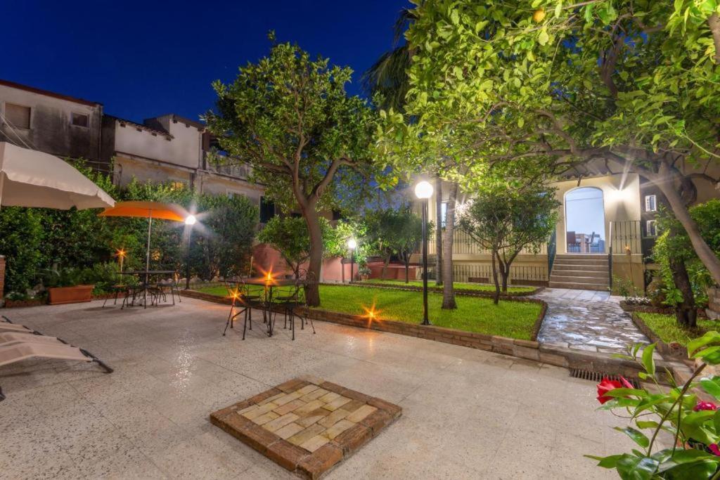 Villa Valverde Apartments E B&B タオルミーナ エクステリア 写真