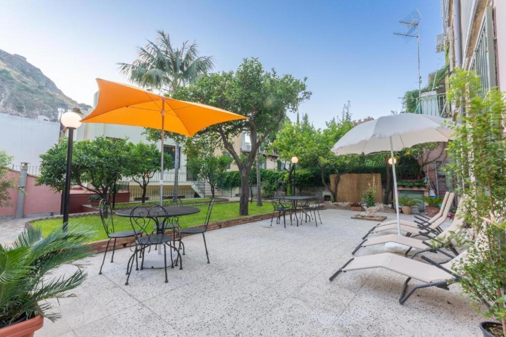 Villa Valverde Apartments E B&B タオルミーナ エクステリア 写真
